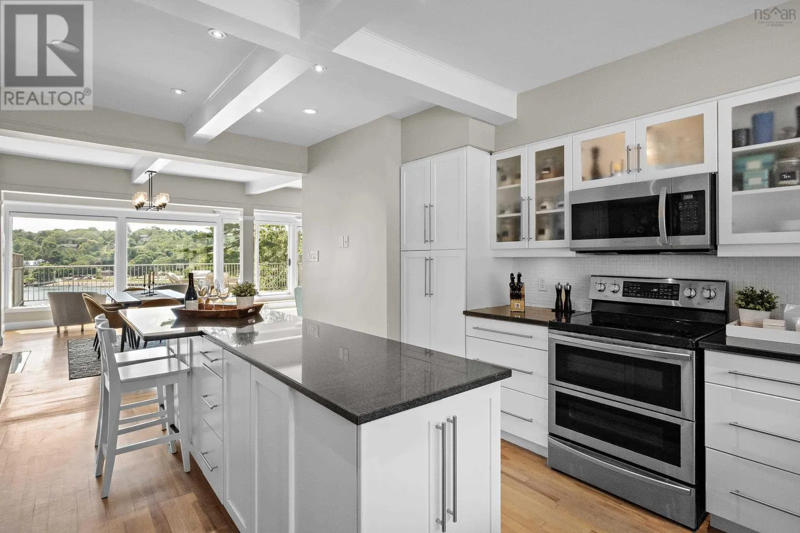 1084 Ridgewood Drive