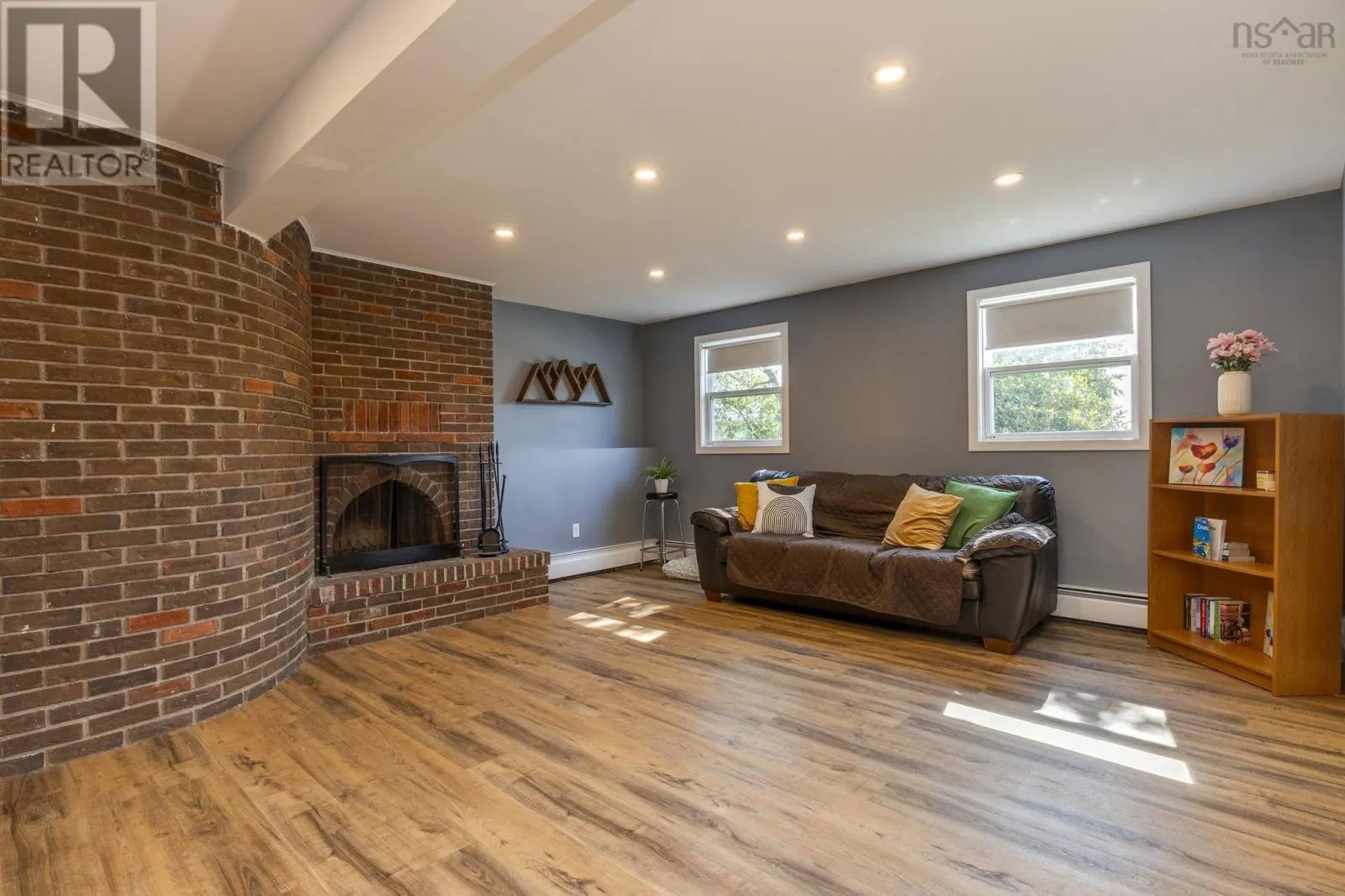 98 Collins Grove