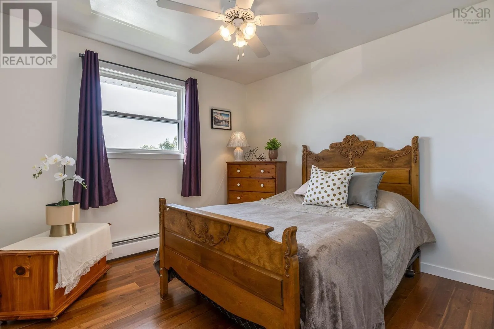 98 Collins Grove