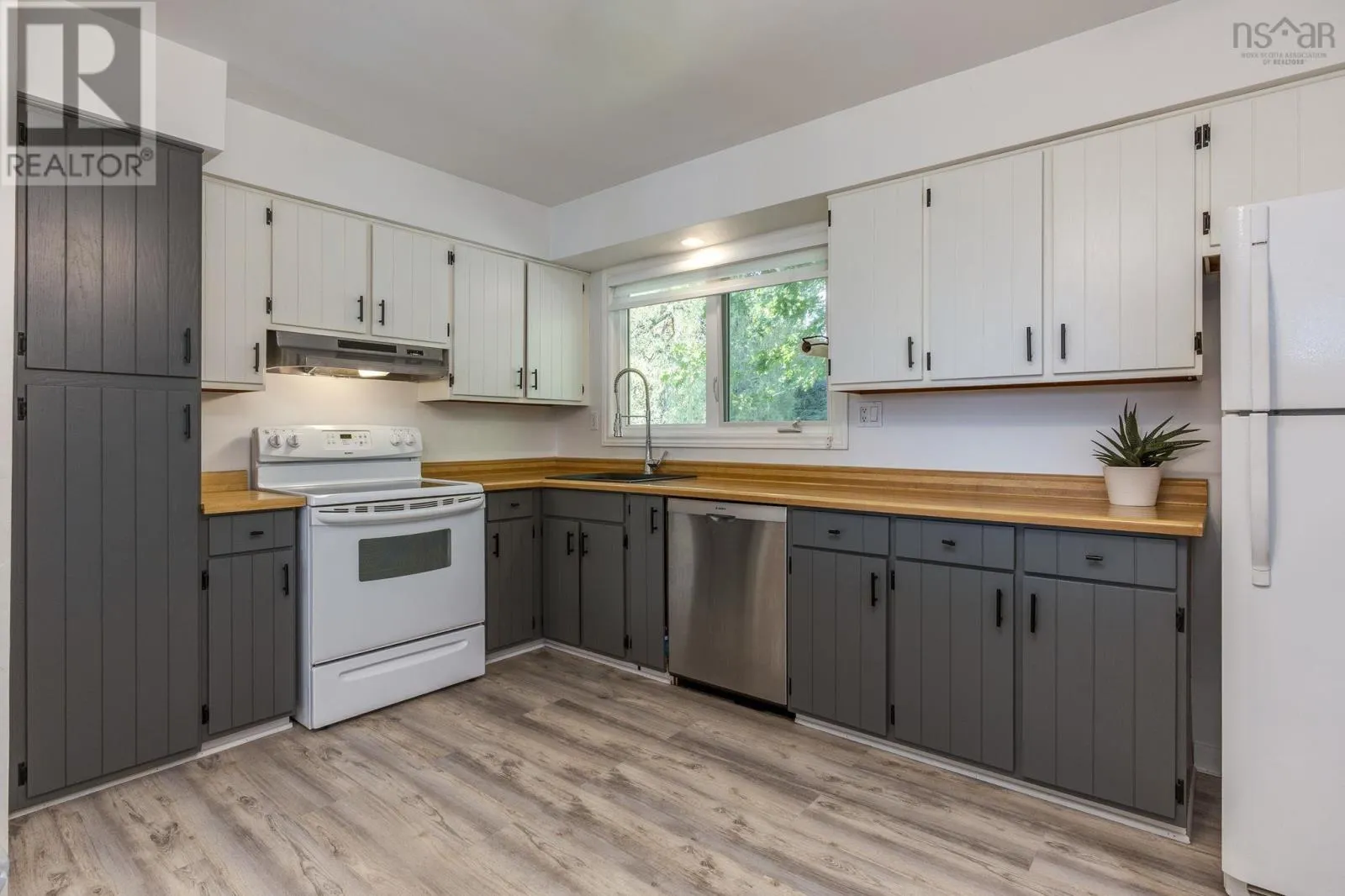 98 Collins Grove