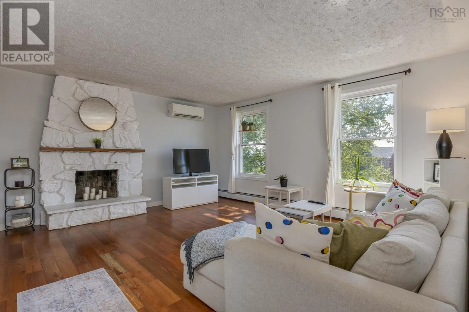 98 Collins Grove