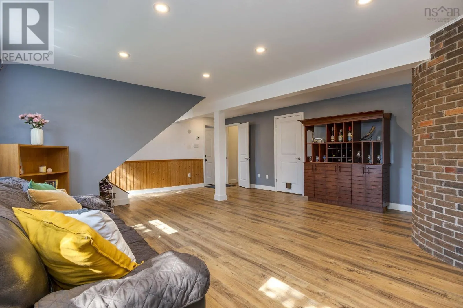 98 Collins Grove