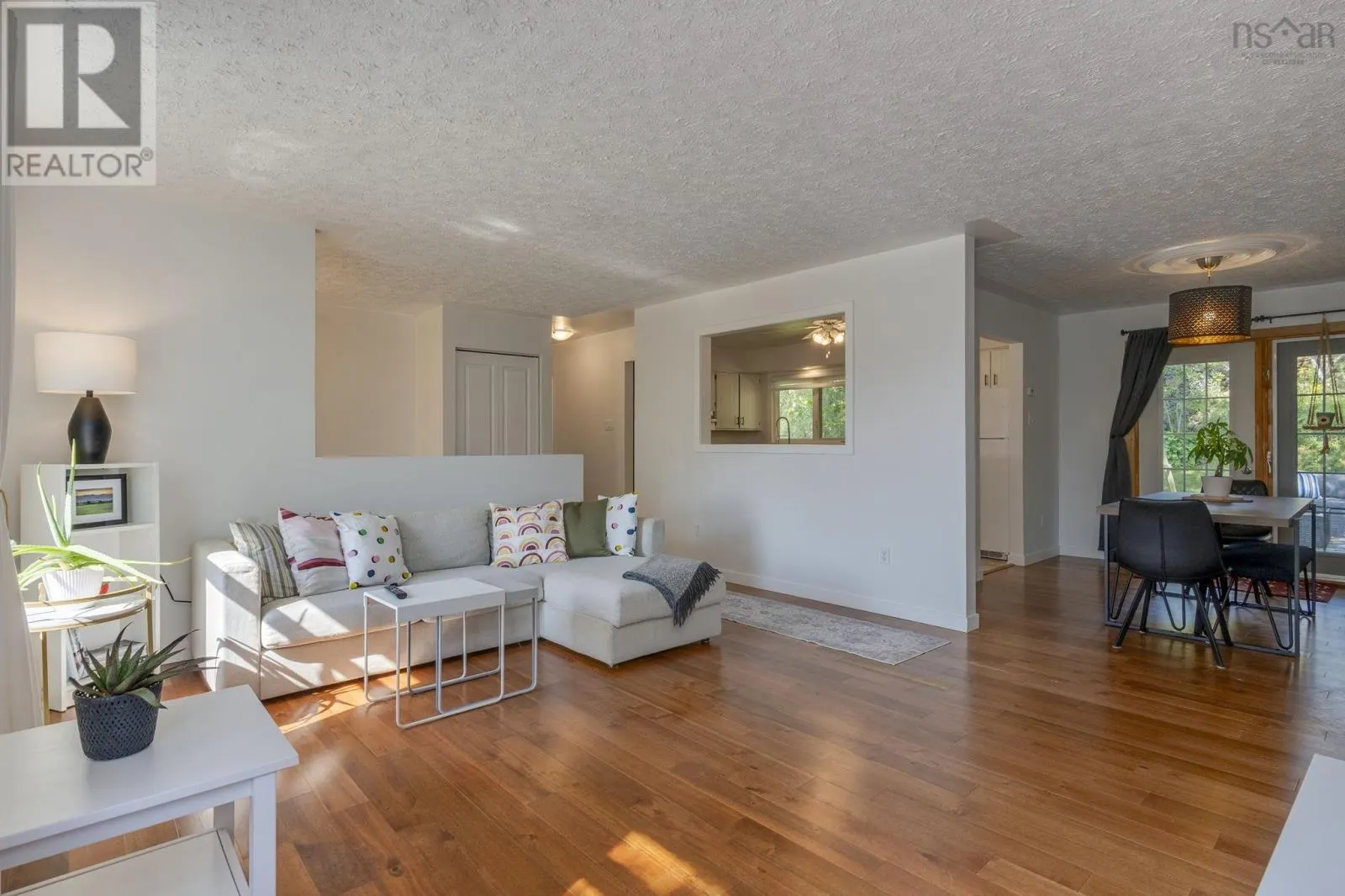 98 Collins Grove