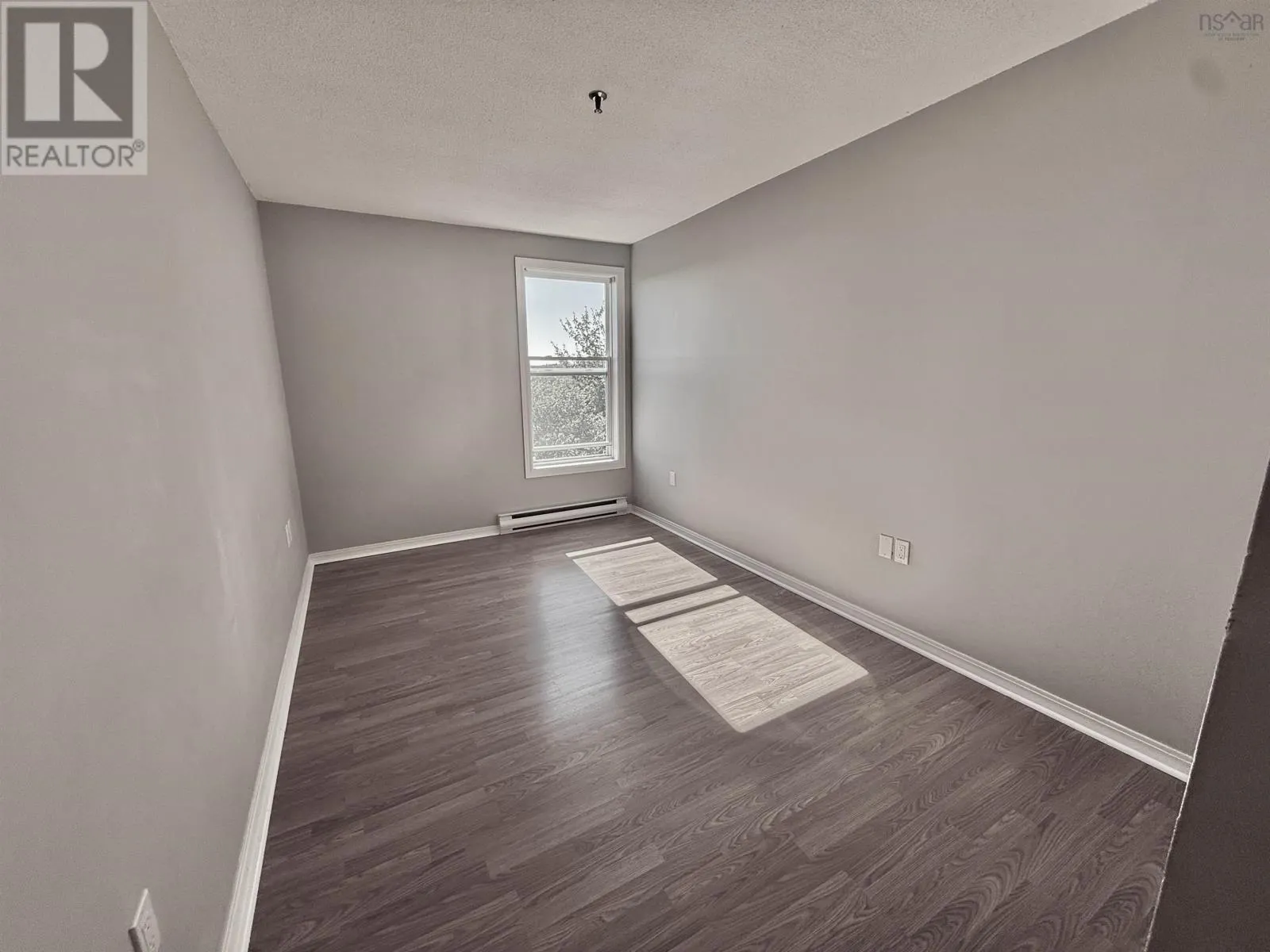 209 75 Collins Grove