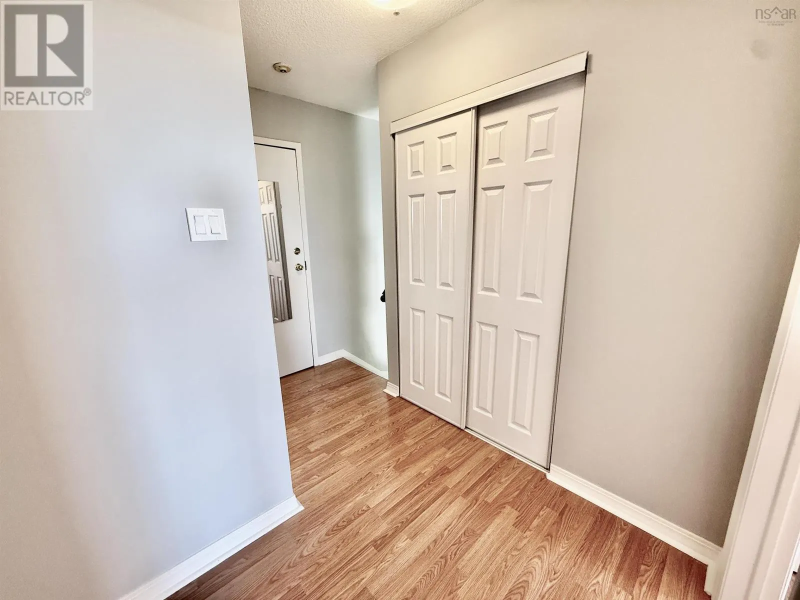 209 75 Collins Grove