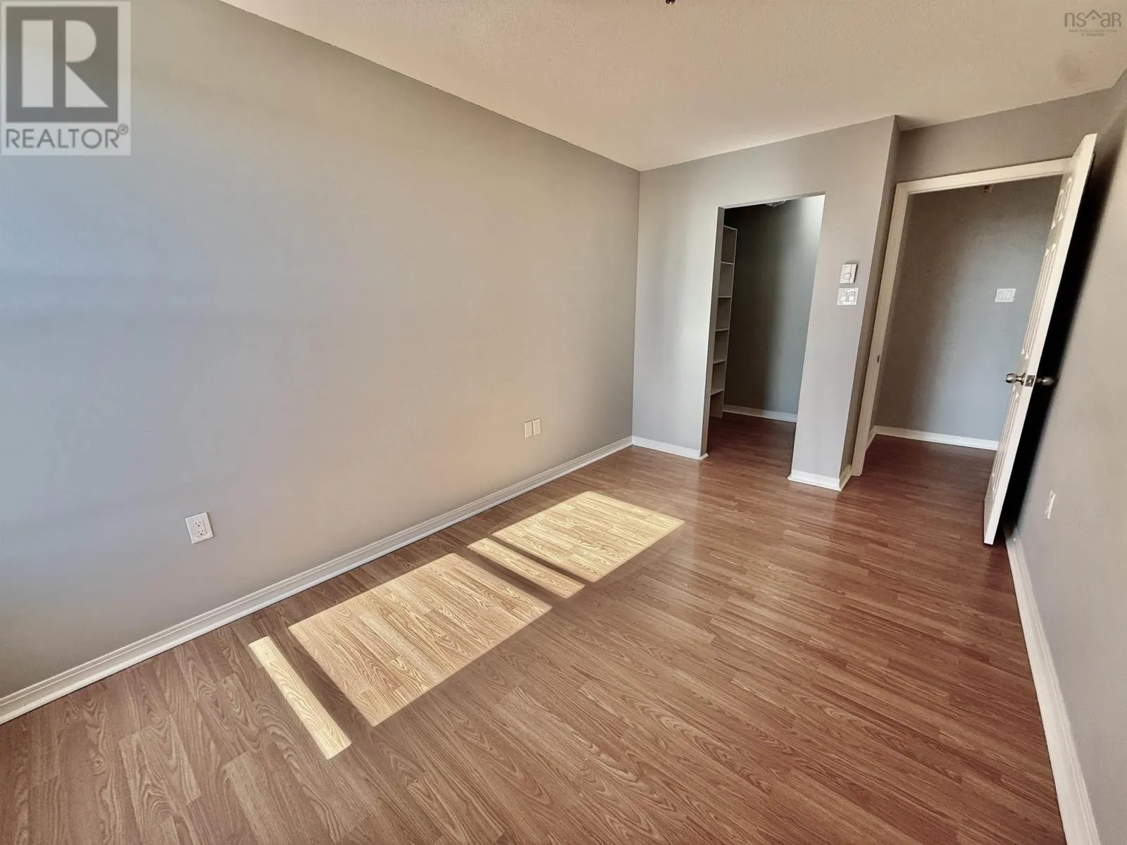209 75 Collins Grove