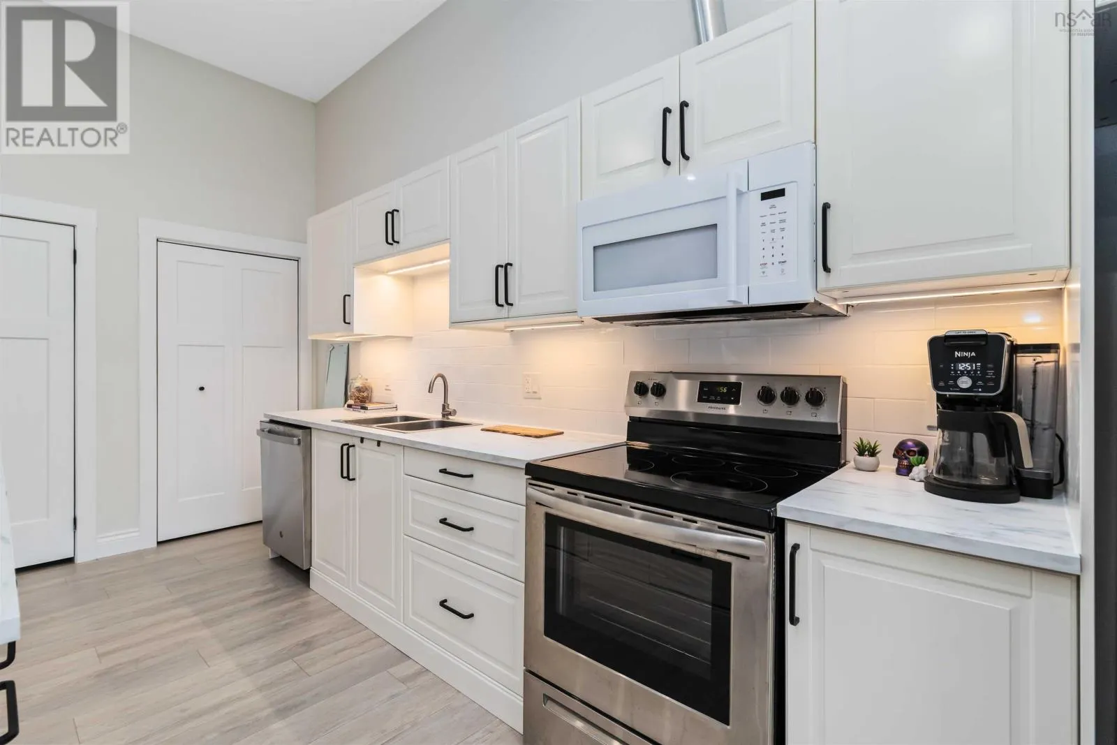 667/669 Hammonds Plains Road