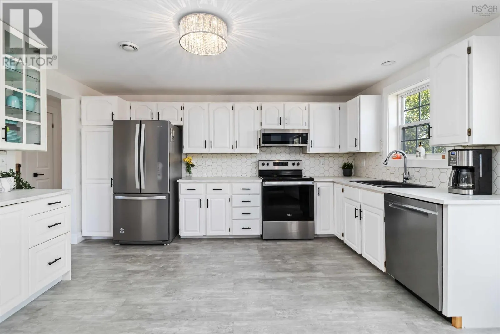 667/669 Hammonds Plains Road