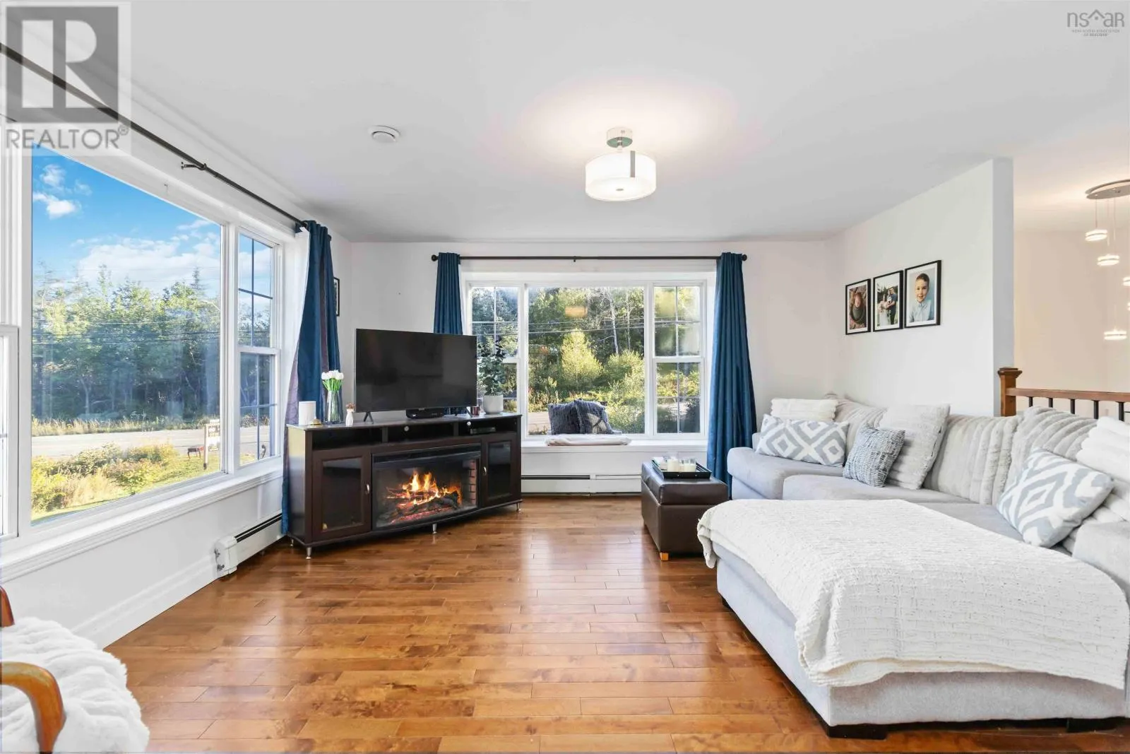 667/669 Hammonds Plains Road