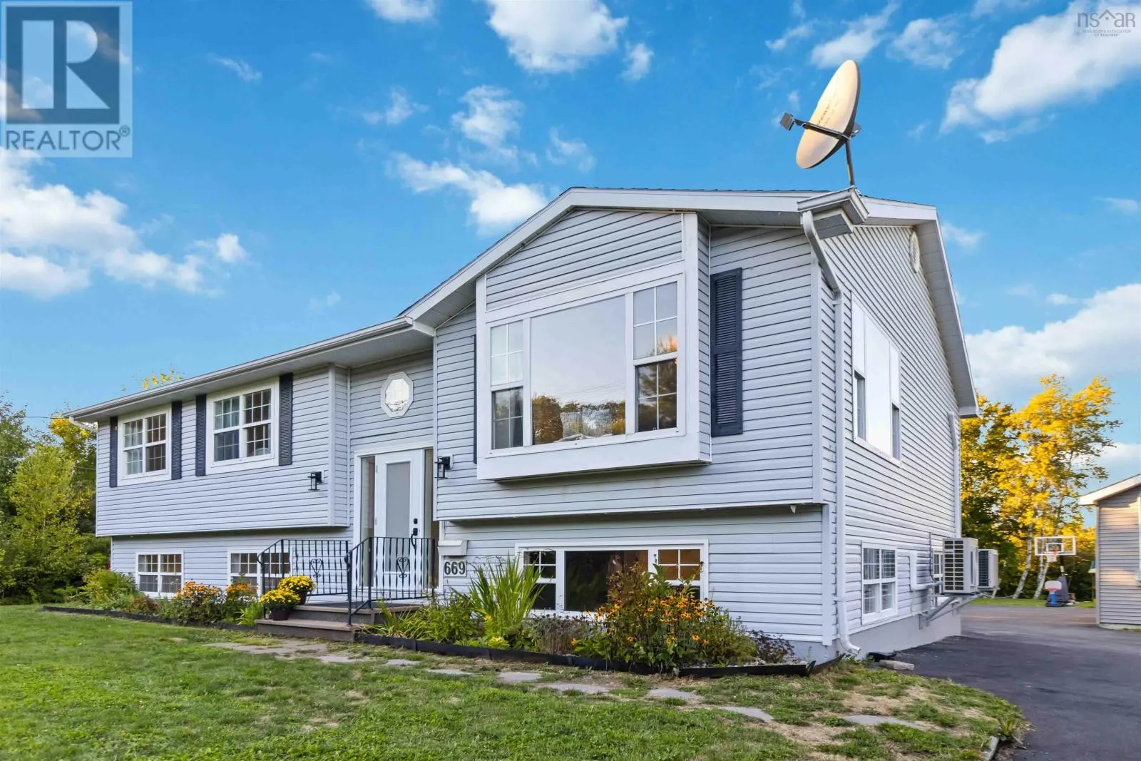 667/669 Hammonds Plains Road