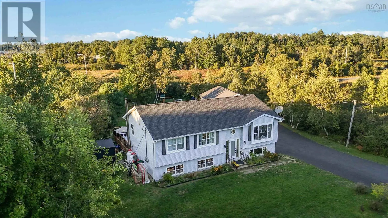 667/669 Hammonds Plains Road