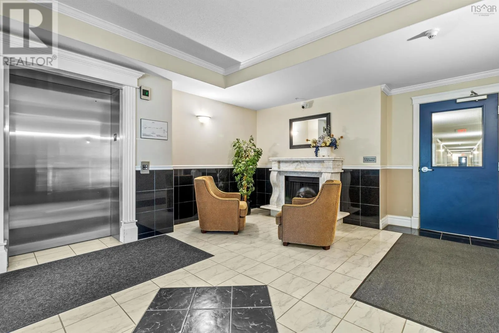 303 5523 Inglis Street