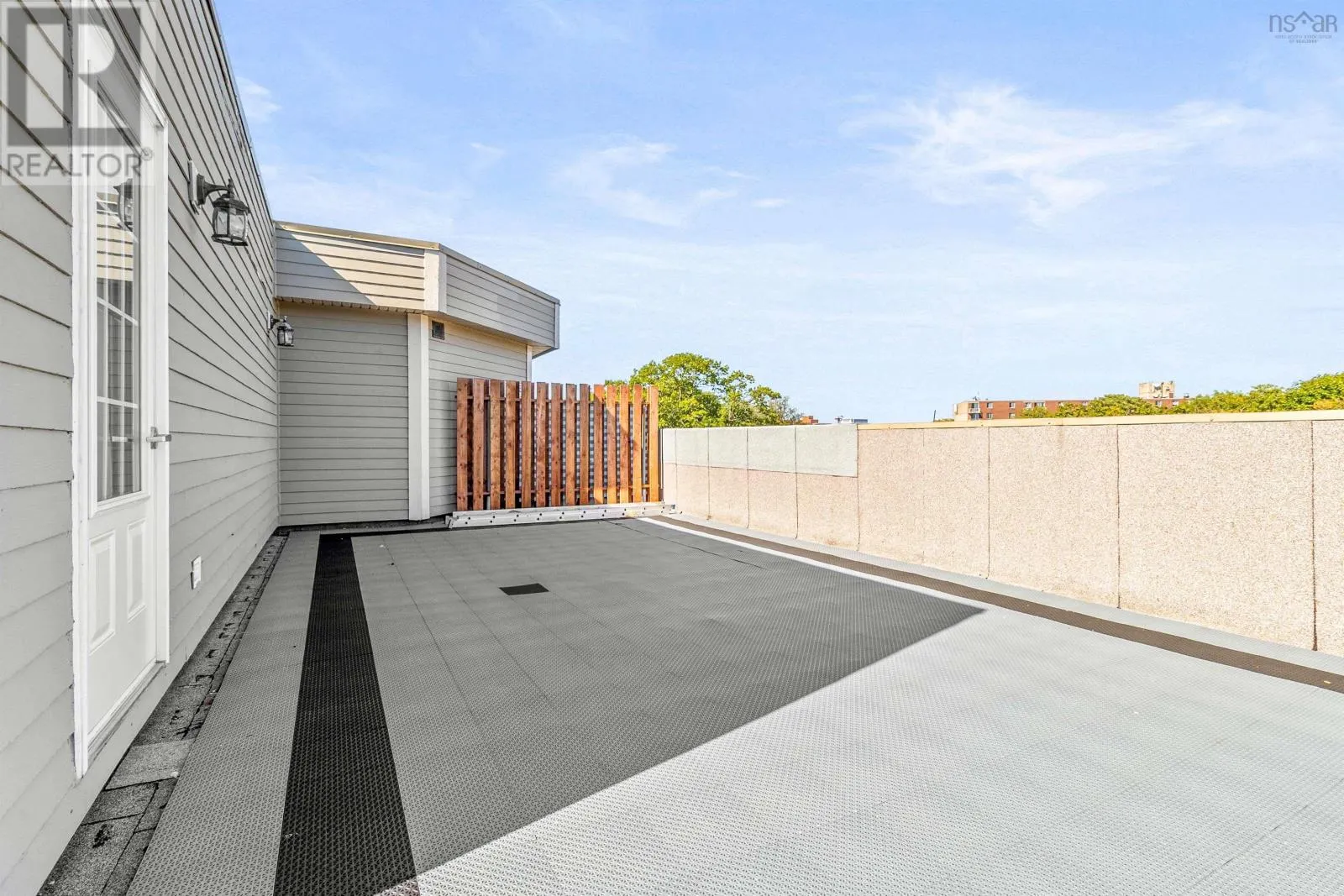 303 5523 Inglis Street