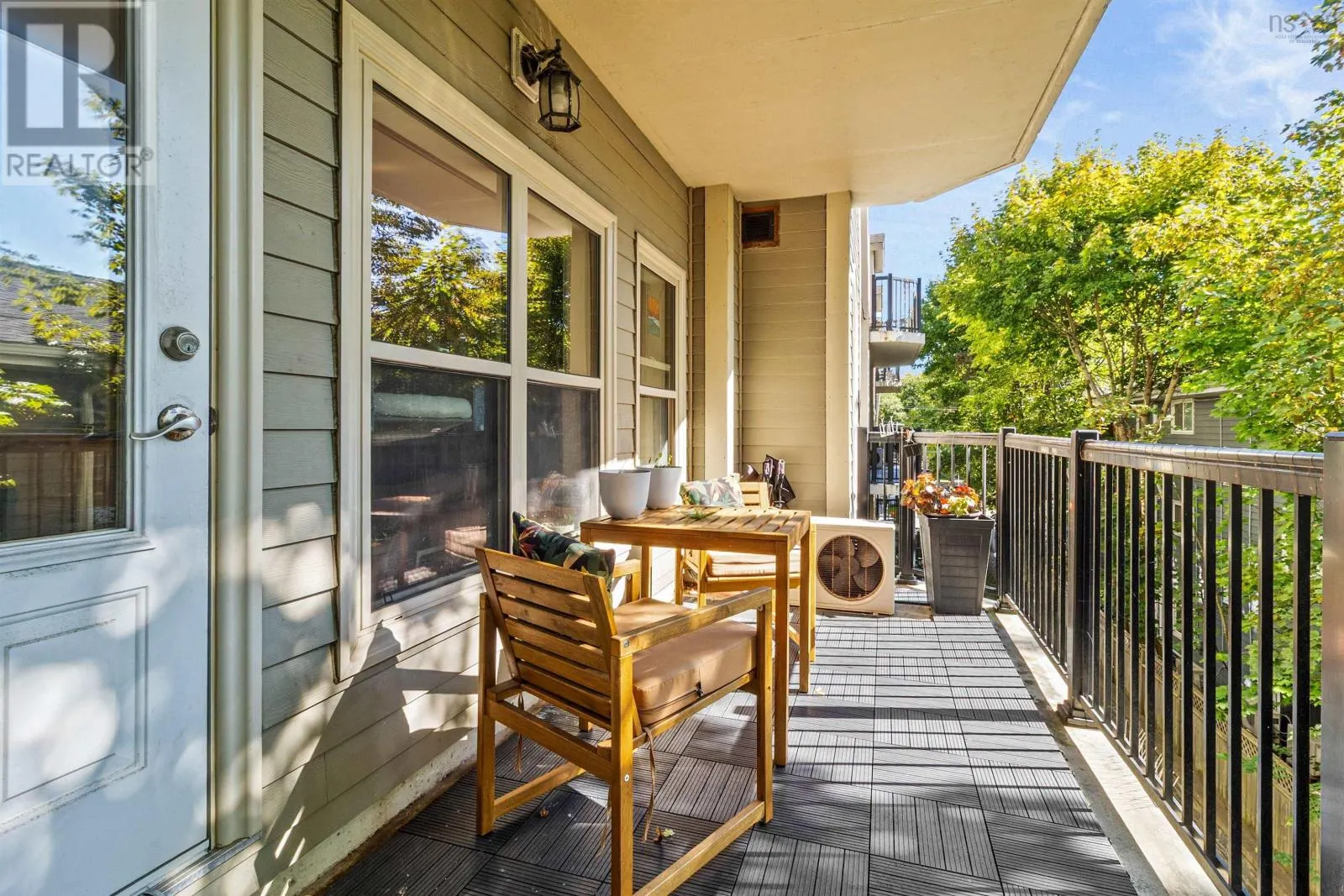 303 5523 Inglis Street