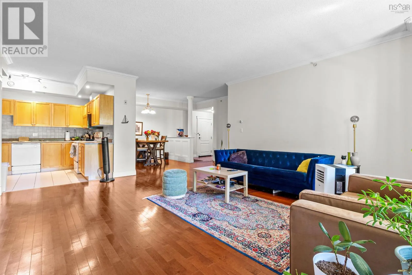 303 5523 Inglis Street