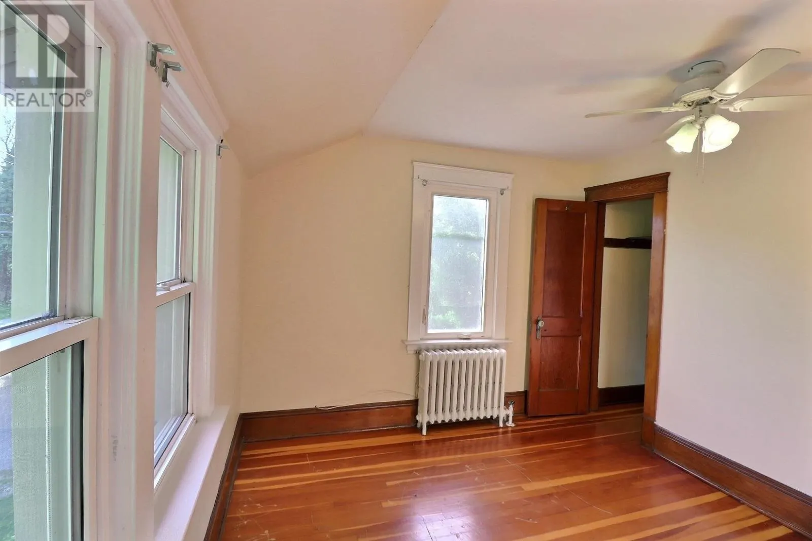 16 Hawthorne Avenue