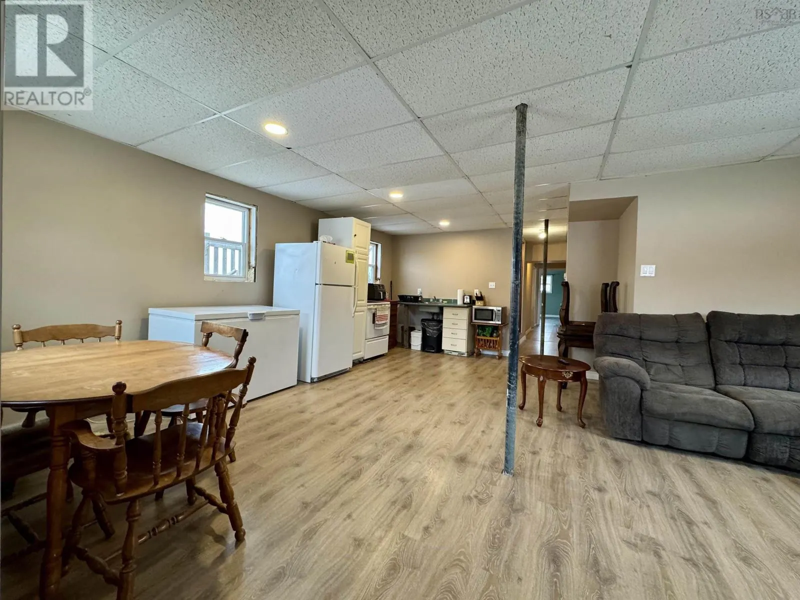 3683 Highway 206