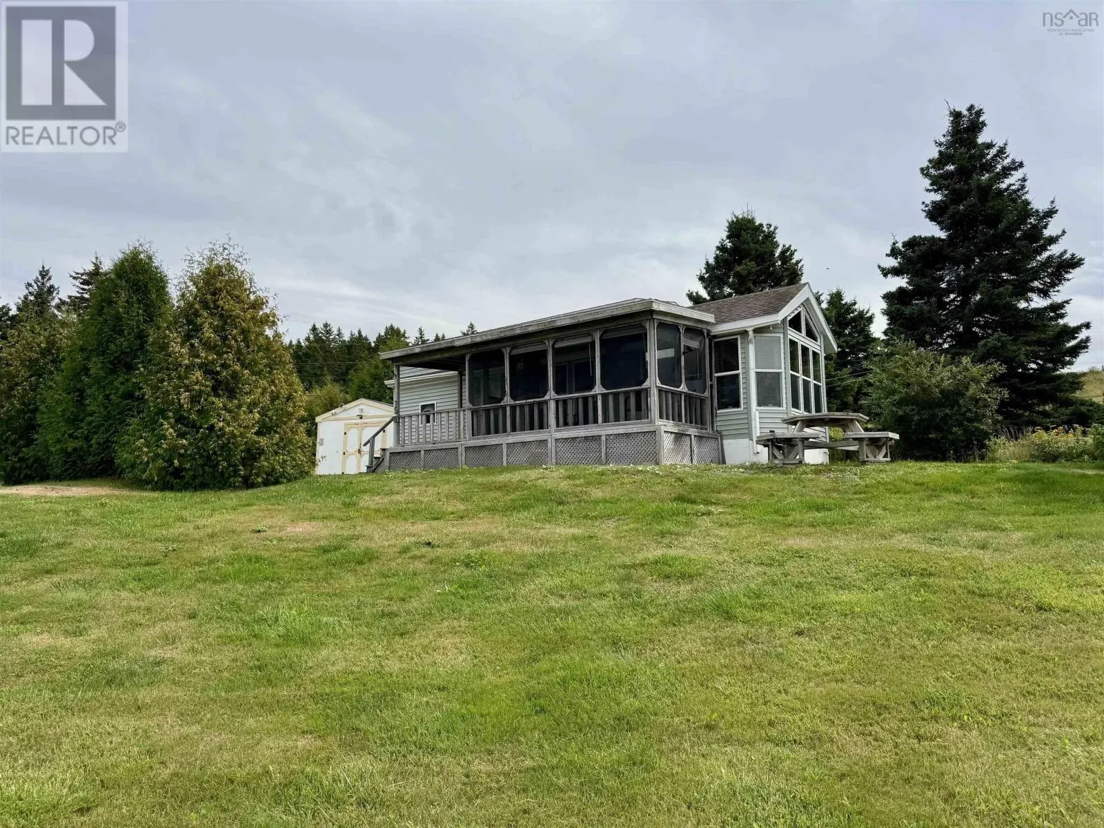 75 Lakeshore Dr.