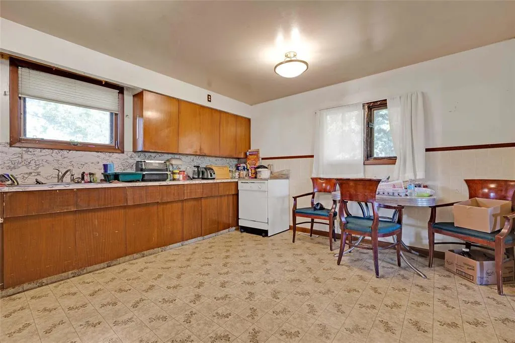 72 7th Avenue
