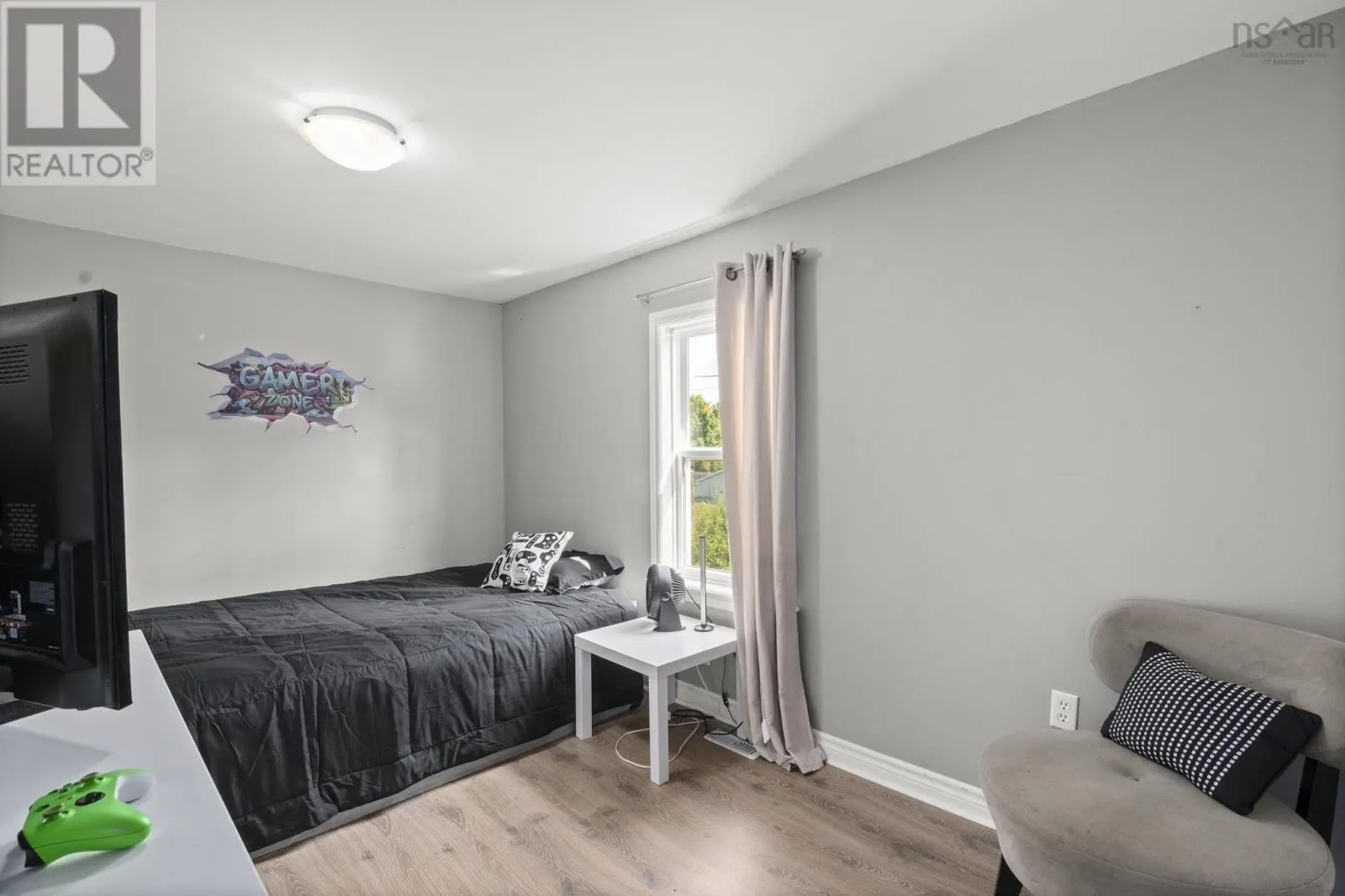 5 Pleasant Street
