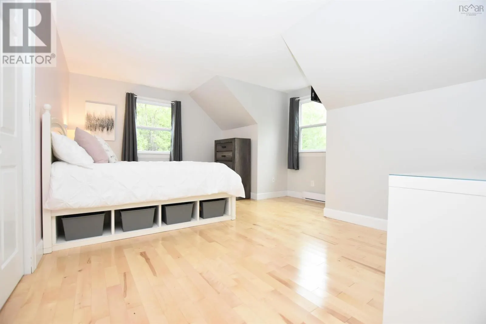 10 Kingsway Road