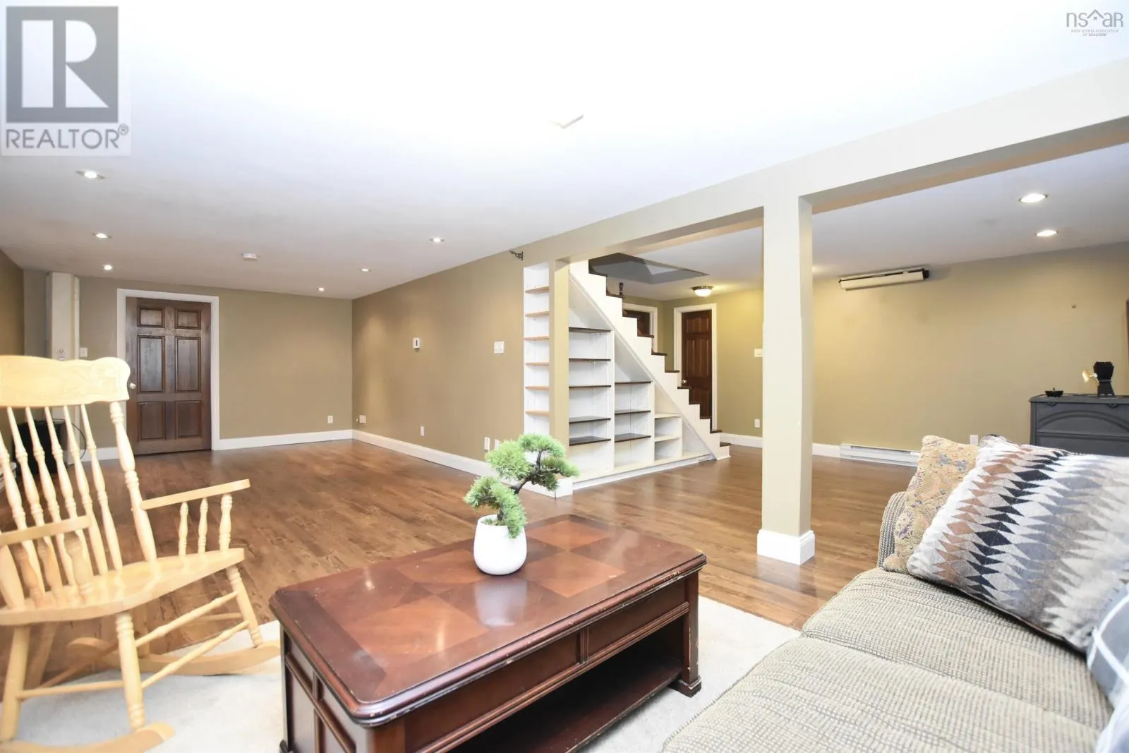 10 Kingsway Road