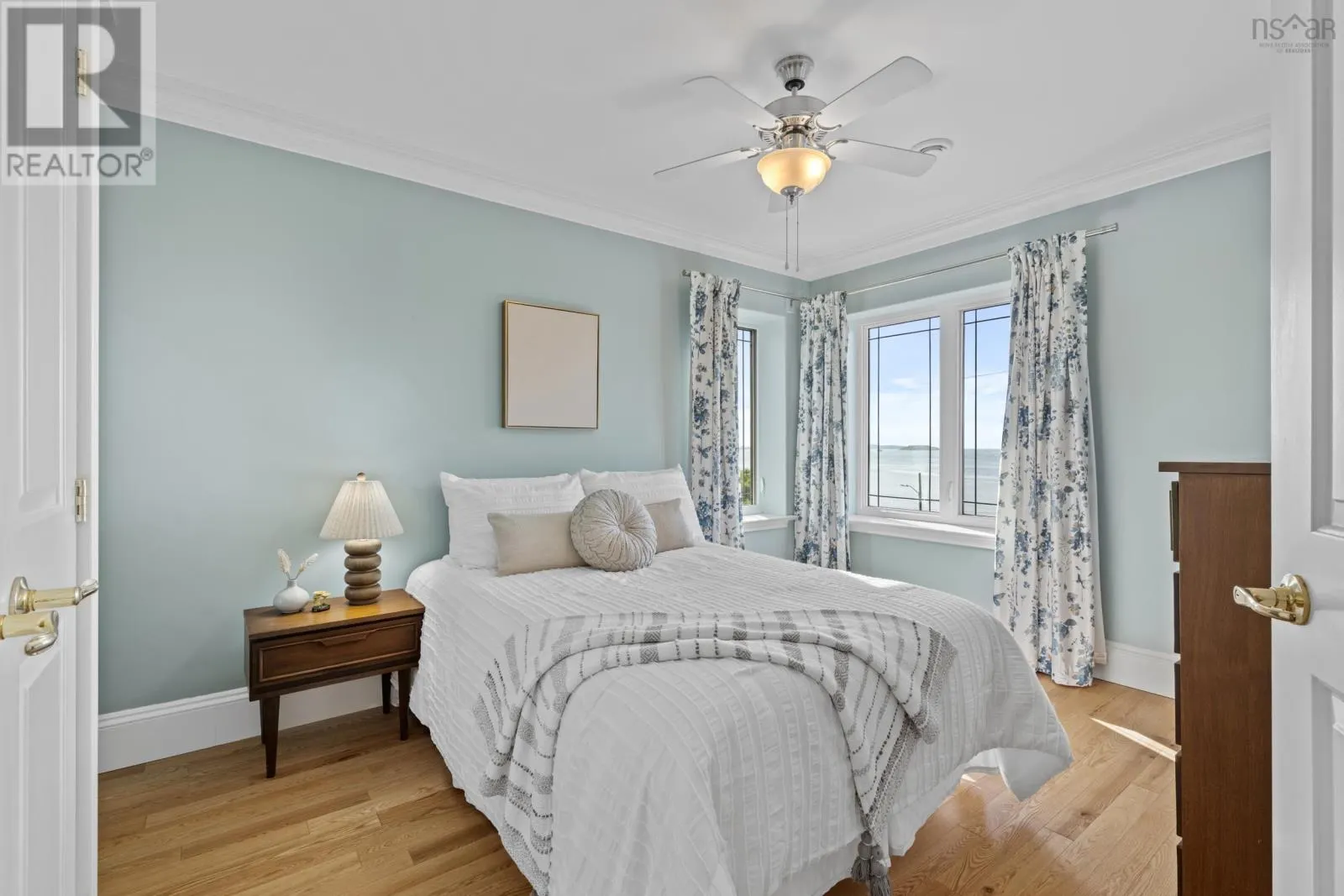 60 Shore Road