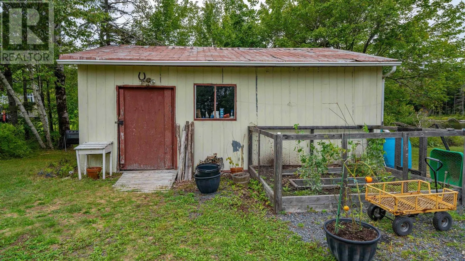 2571 ST. MARGARET'S BAY Road