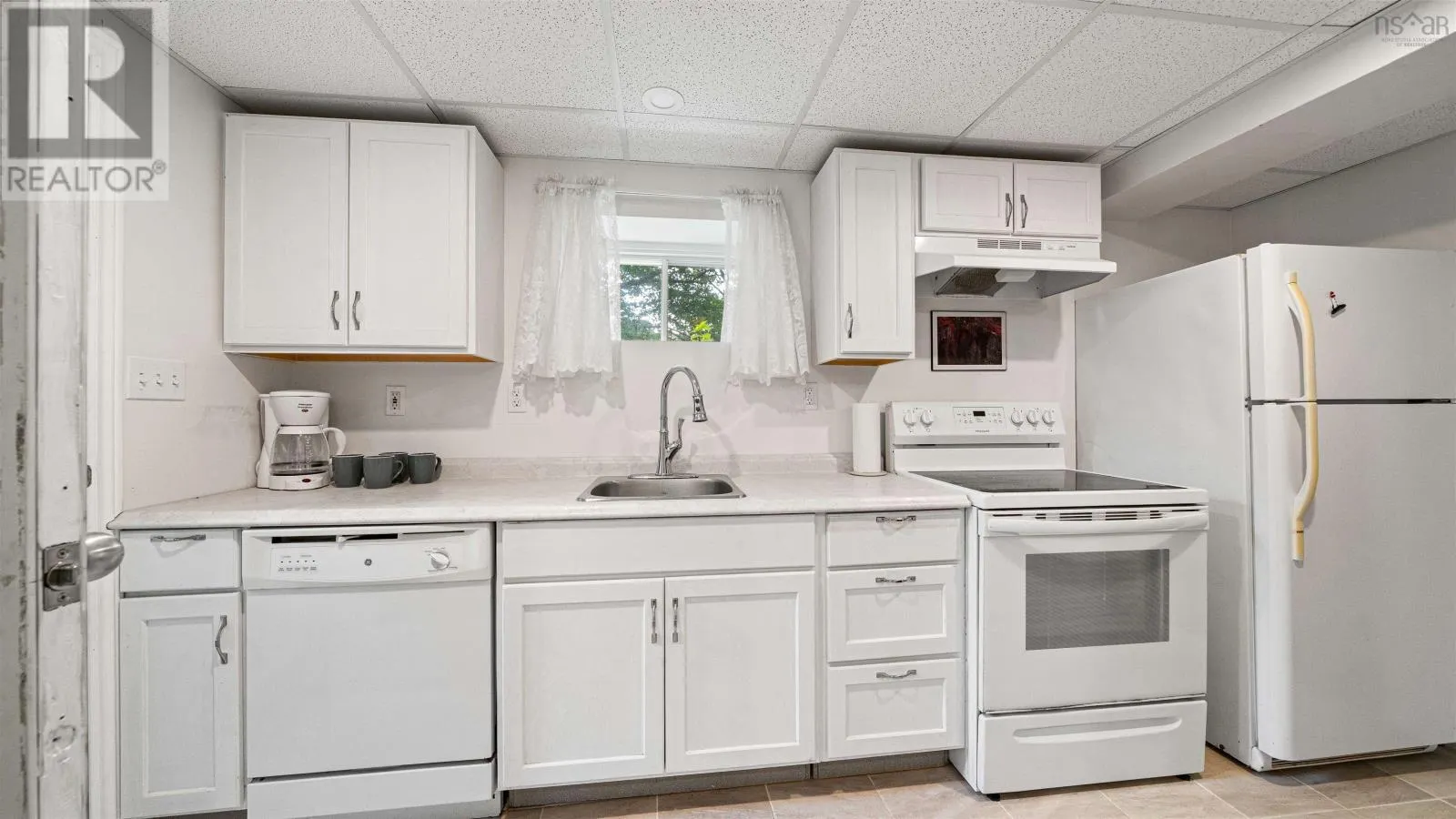 2571 ST. MARGARET'S BAY Road