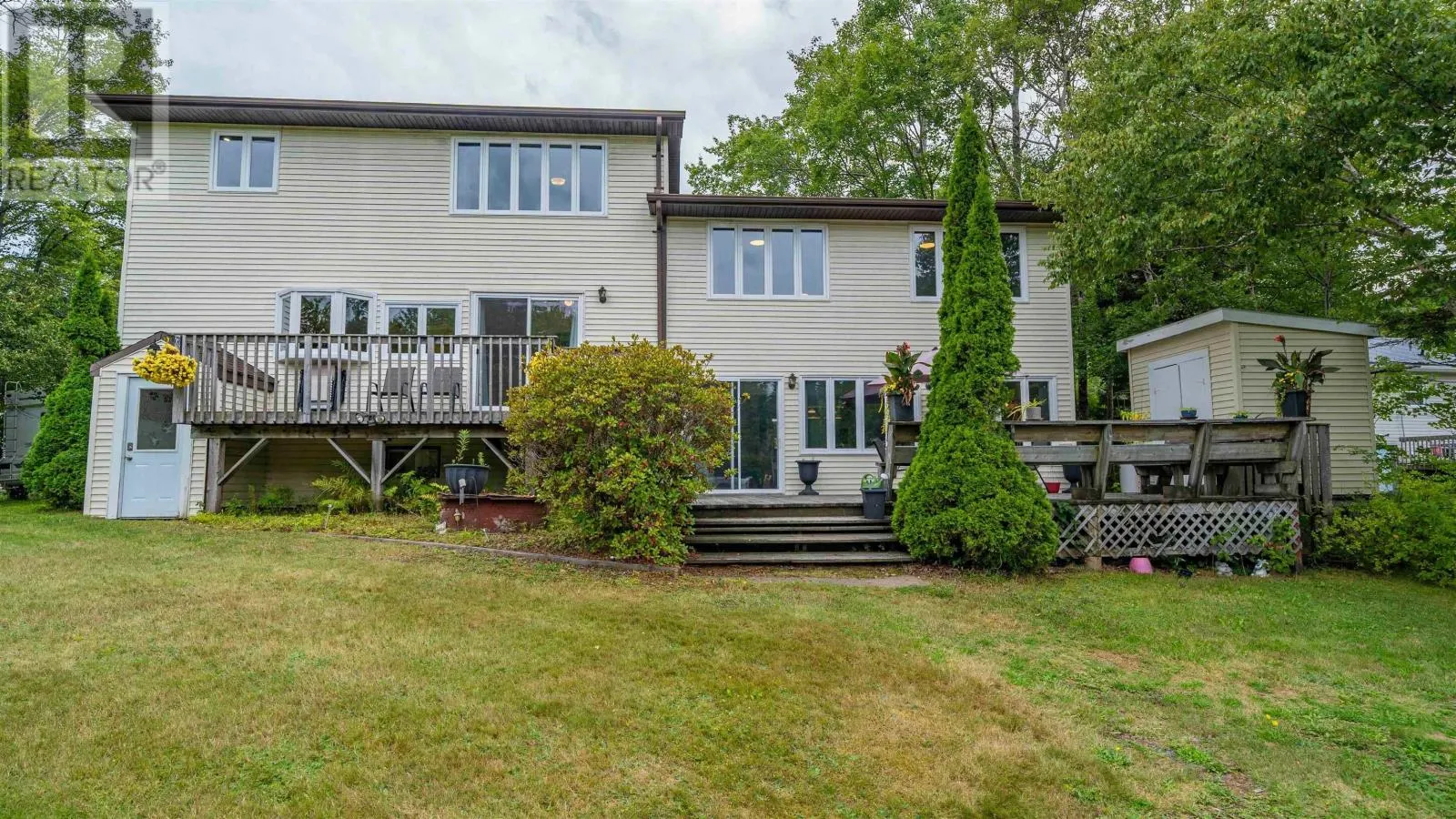 2571 ST. MARGARET'S BAY Road