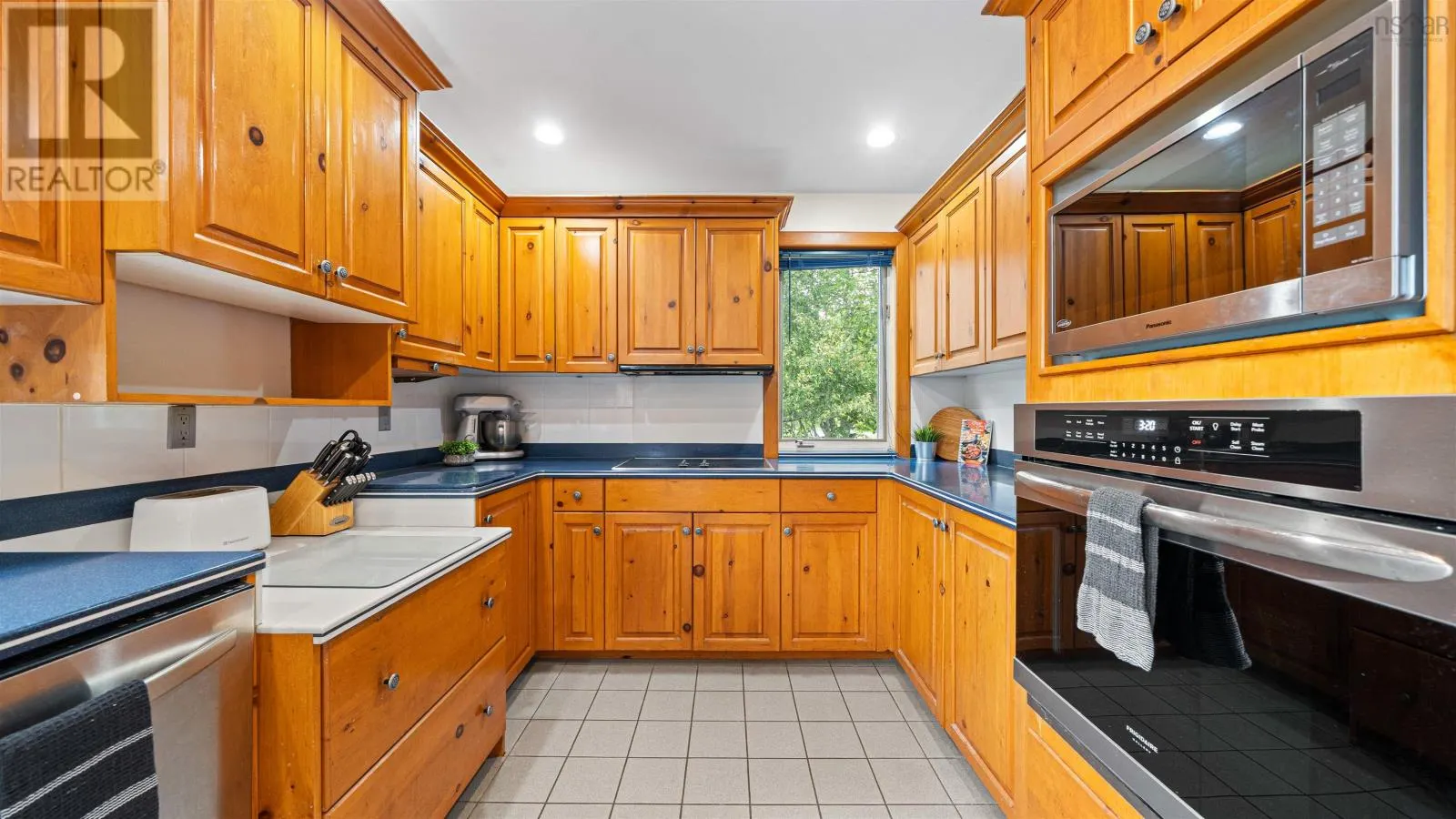 2571 ST. MARGARET'S BAY Road