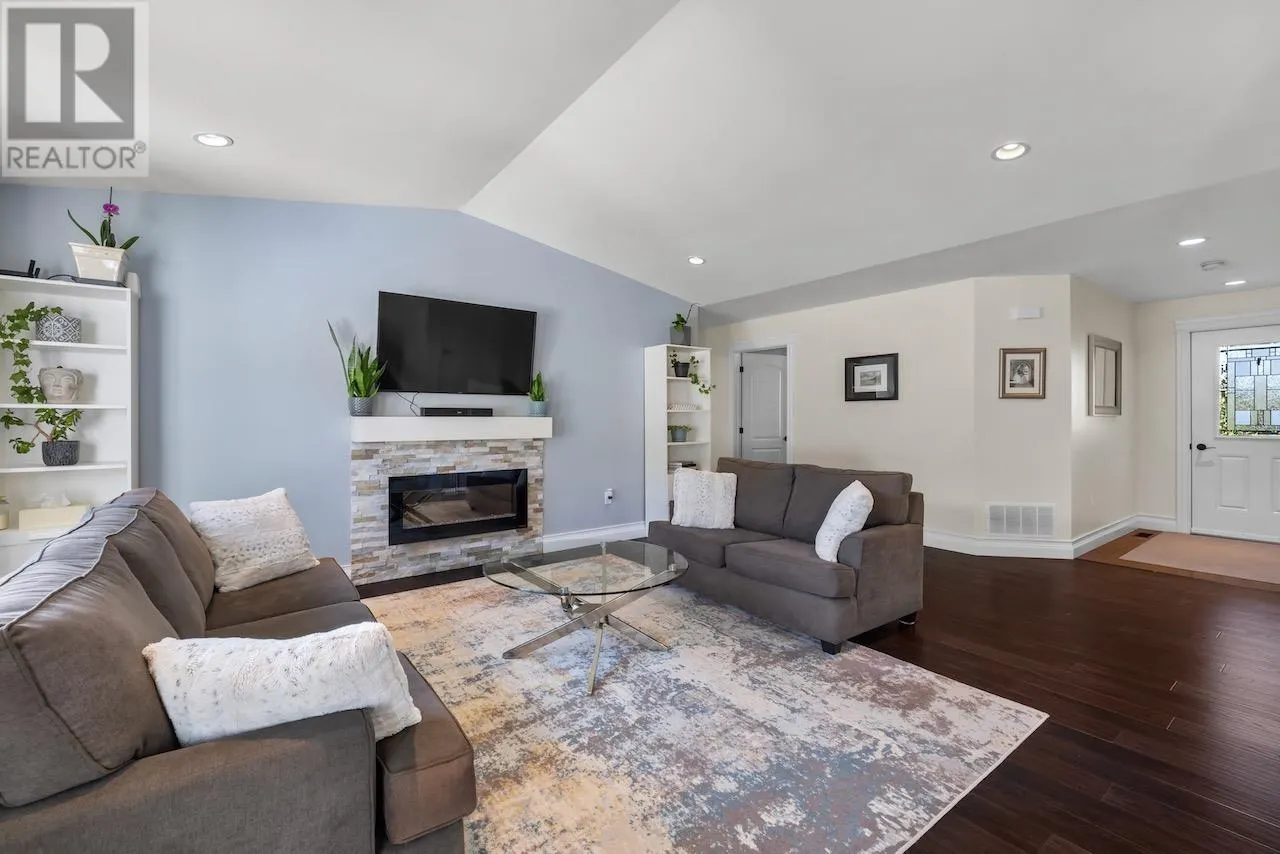 72 STARLING Crescent