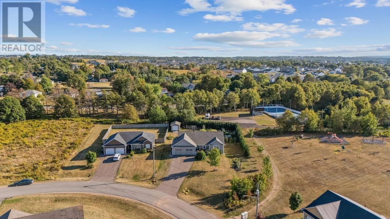72 STARLING Crescent
