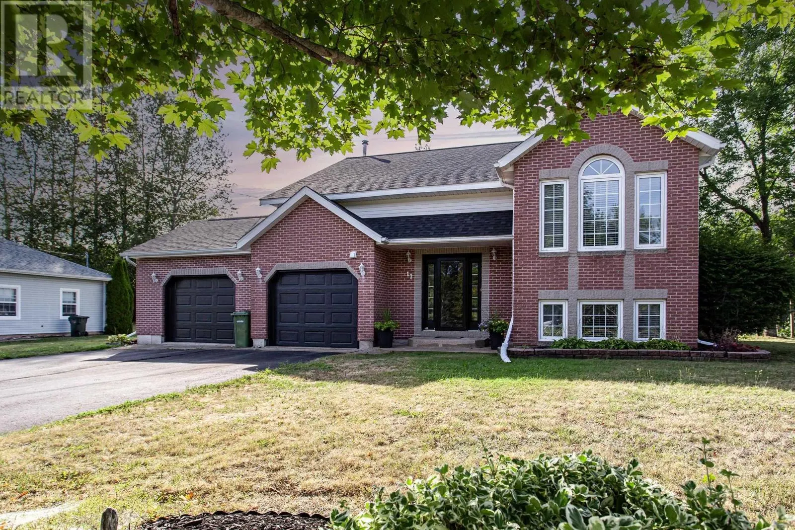 11 Rivercrest Lane