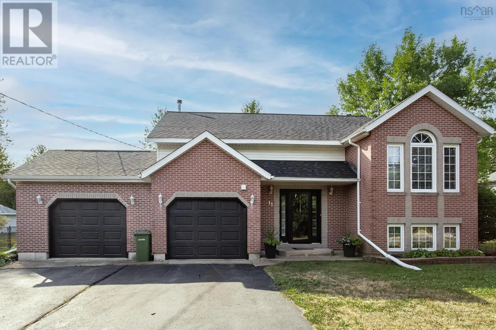 11 Rivercrest Lane