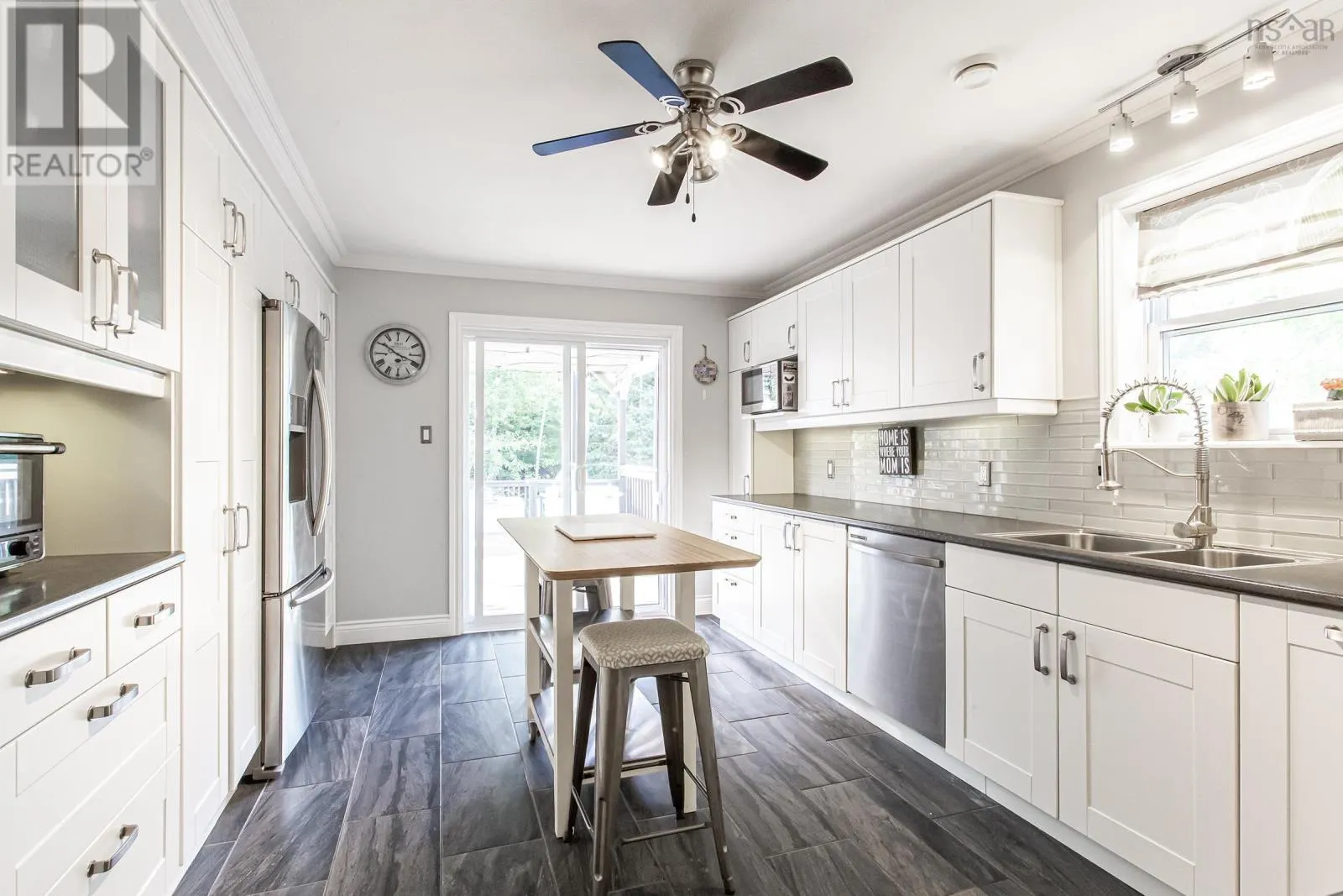 11 Rivercrest Lane