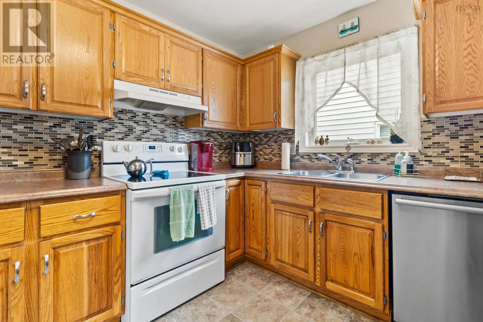 76 Noria Crescent