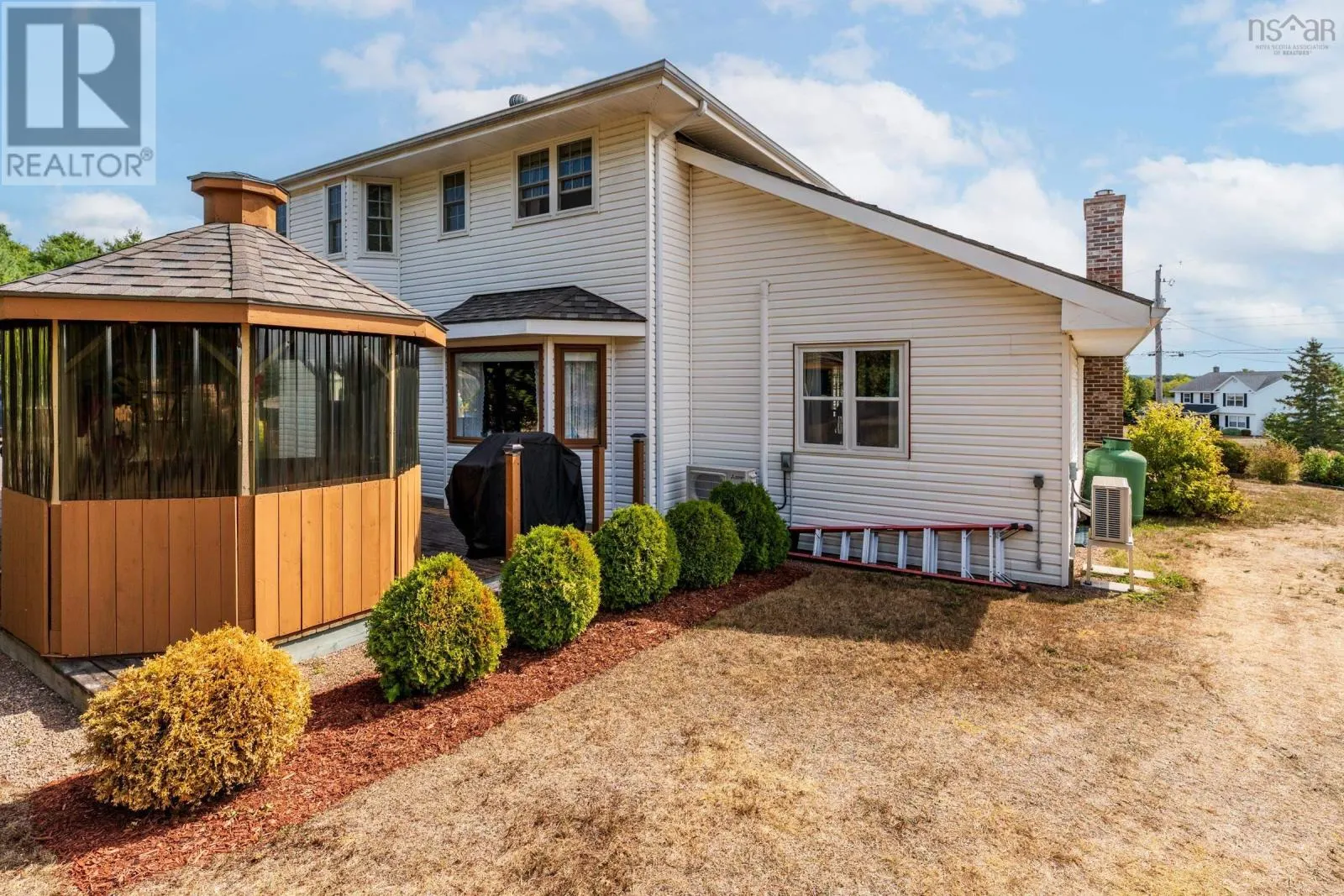 66 Dahlgren Crescent