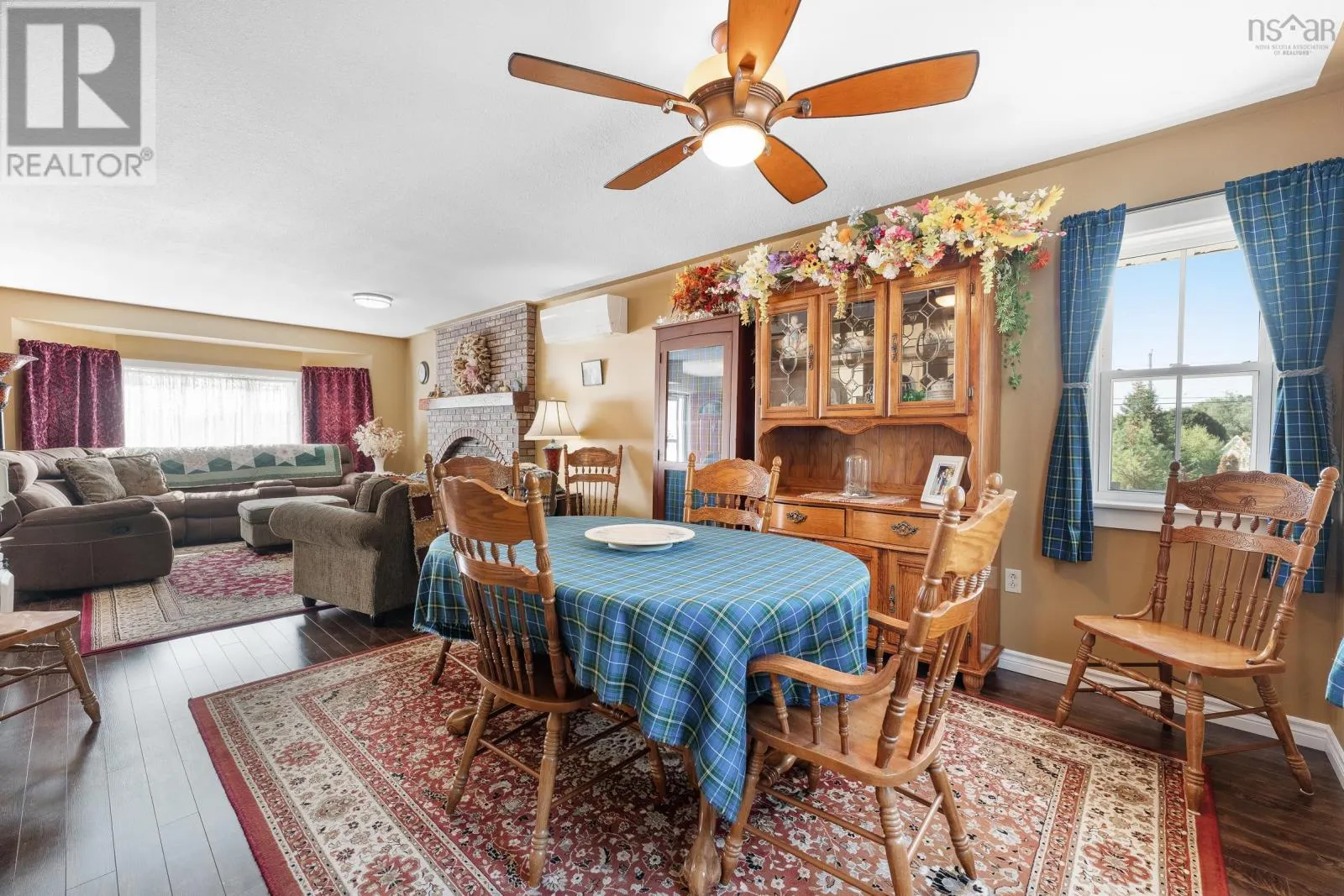 66 Dahlgren Crescent