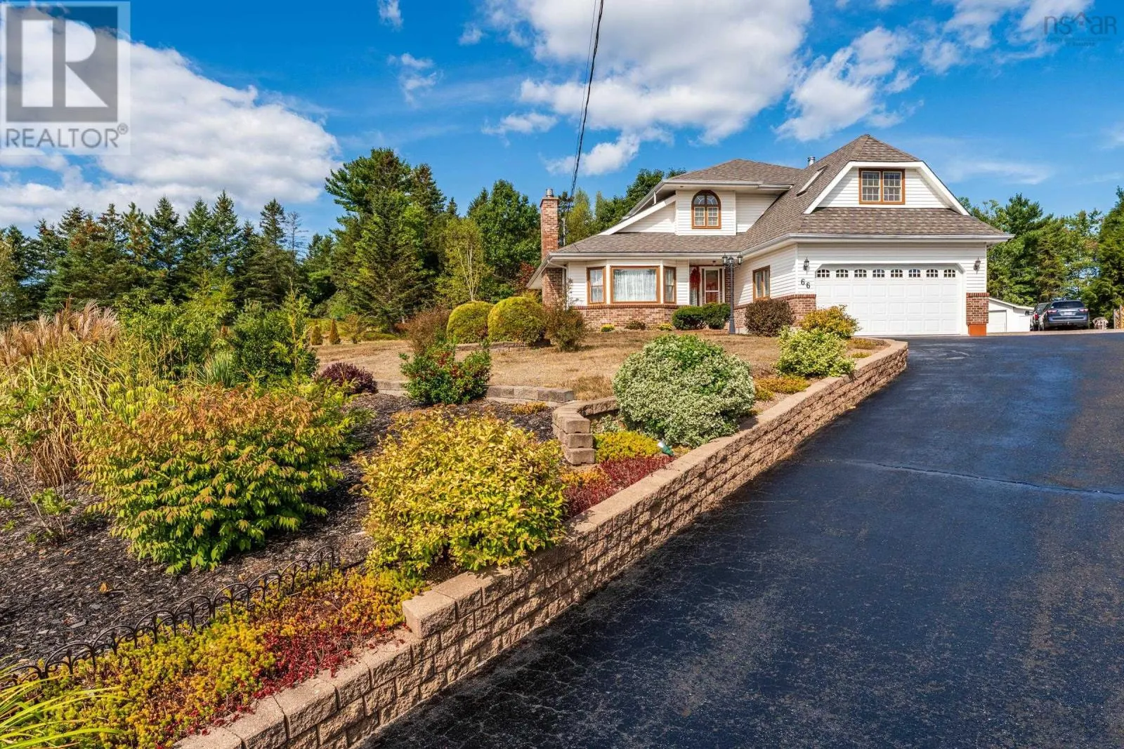 66 Dahlgren Crescent