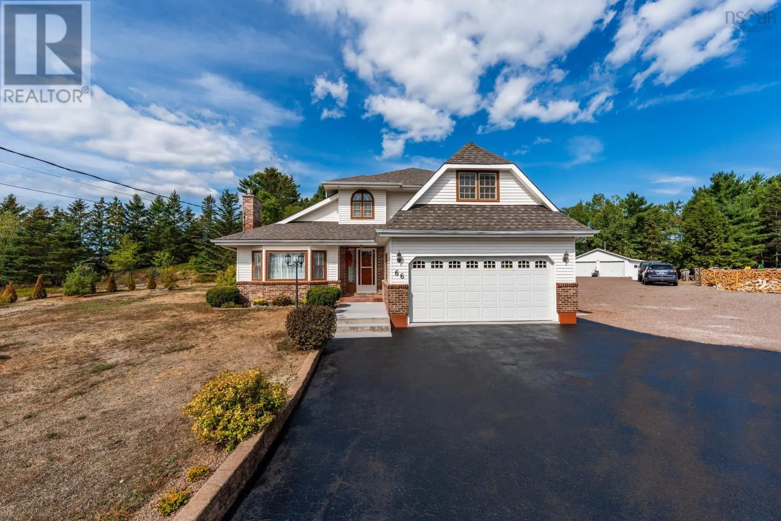 66 Dahlgren Crescent