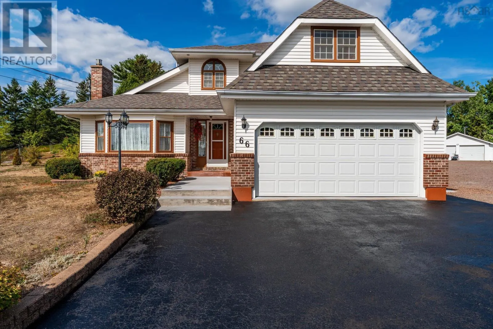 66 Dahlgren Crescent