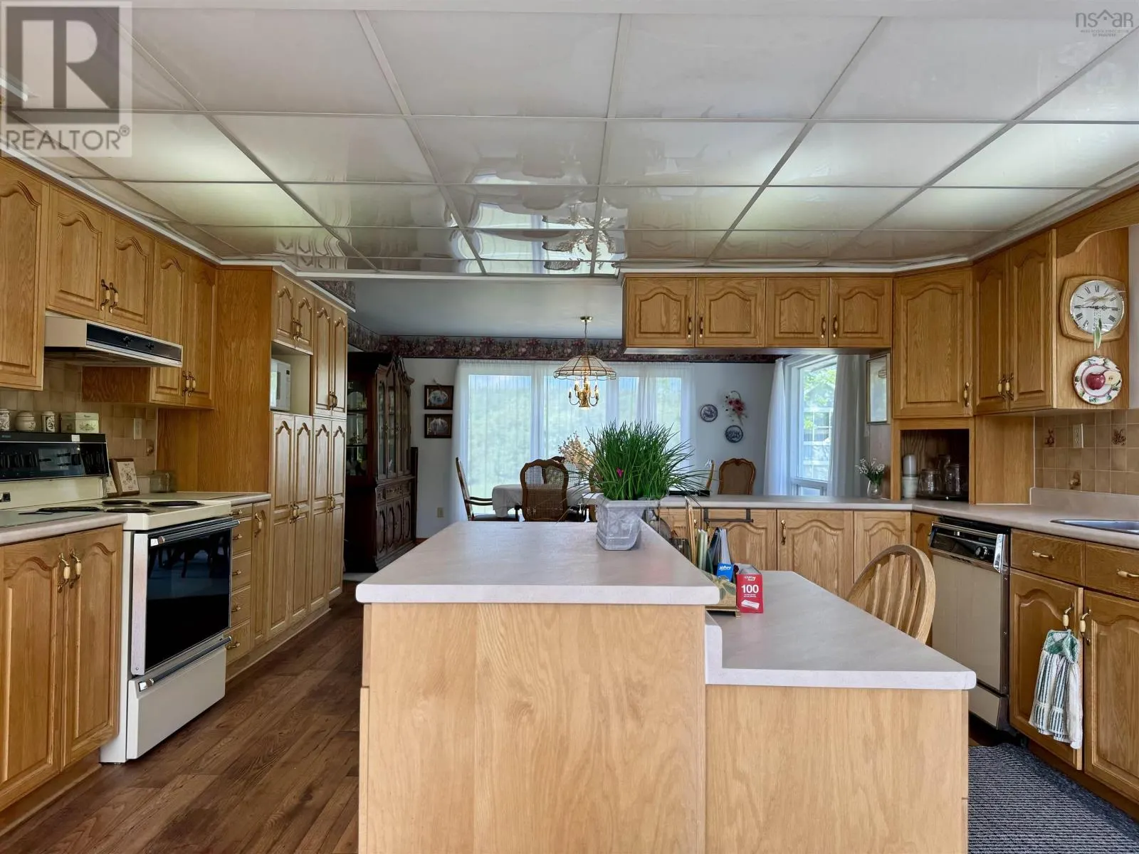 9169 Highway 16
