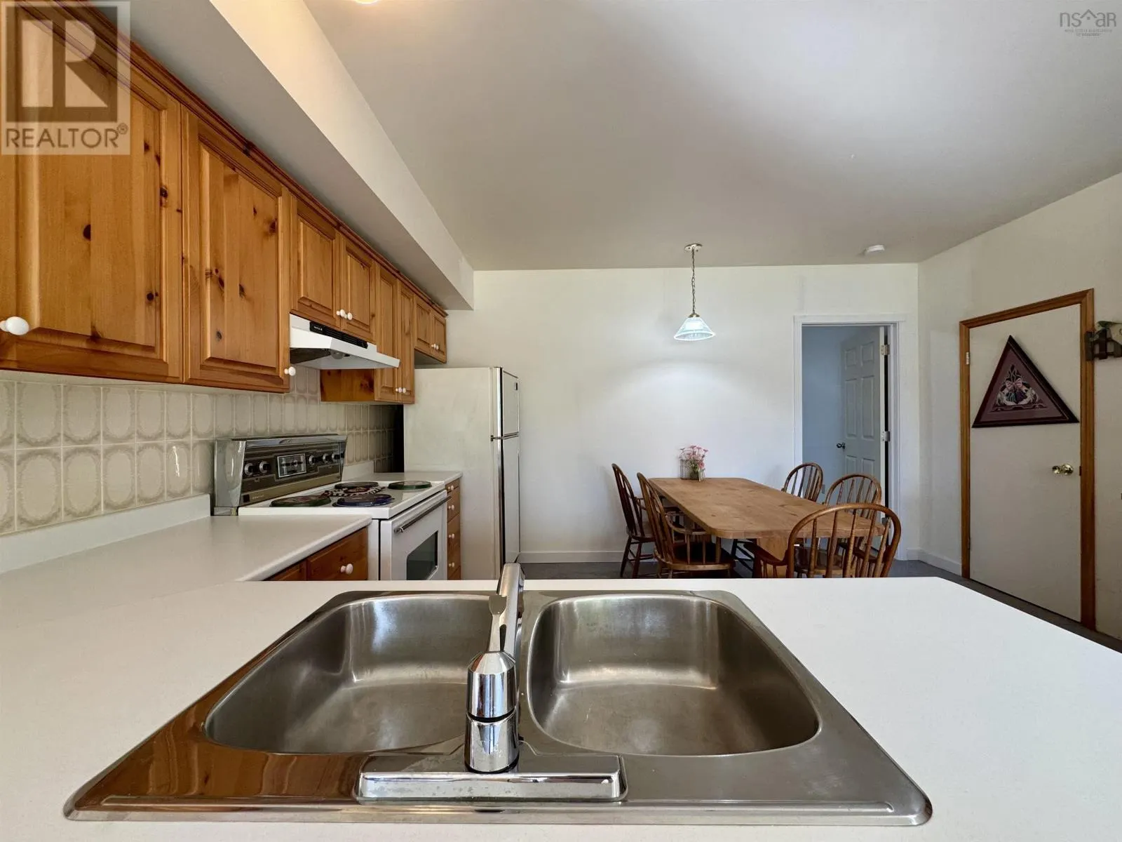 9169 Highway 16