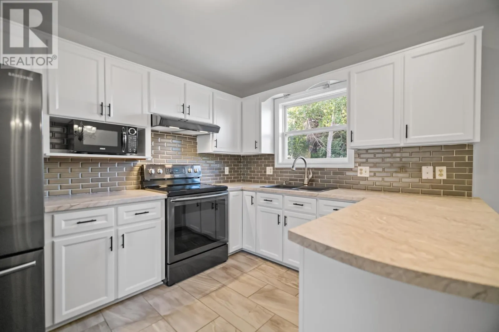 140 Westridge Crescent