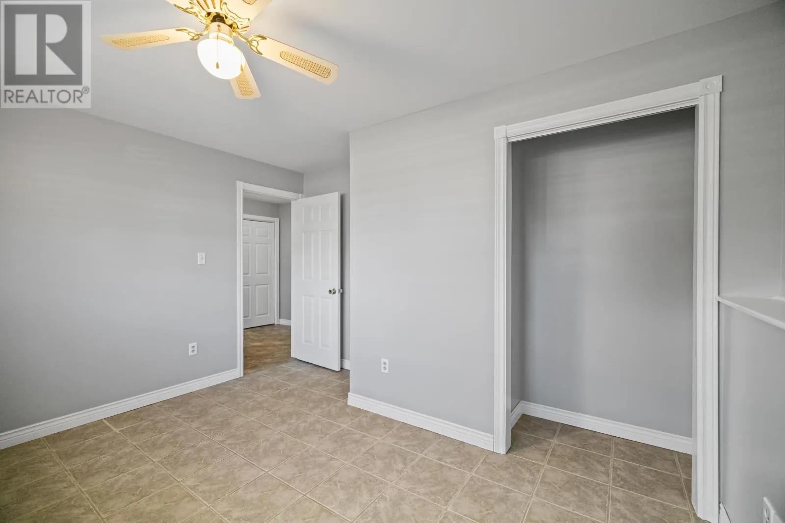 140 Westridge Crescent