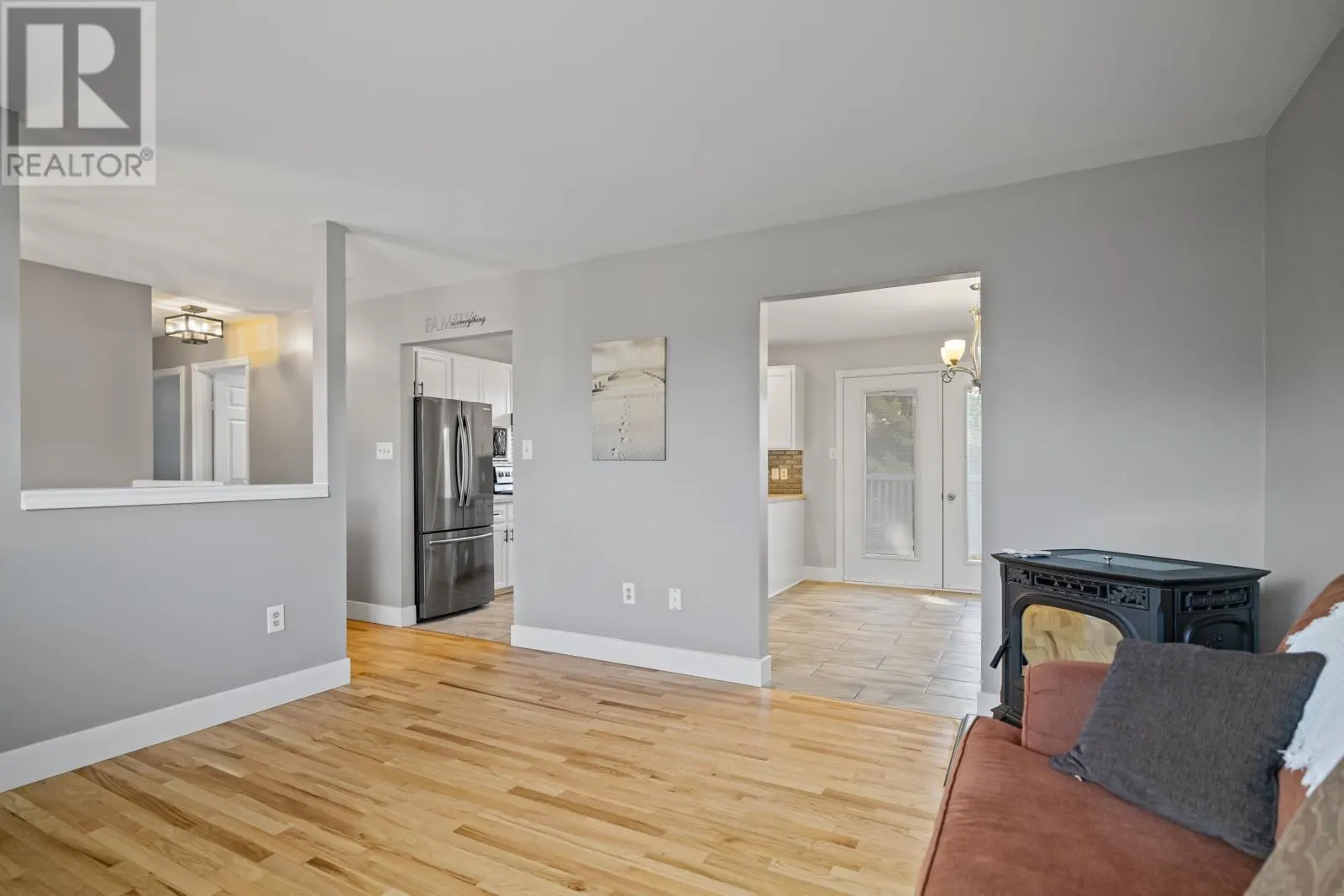 140 Westridge Crescent