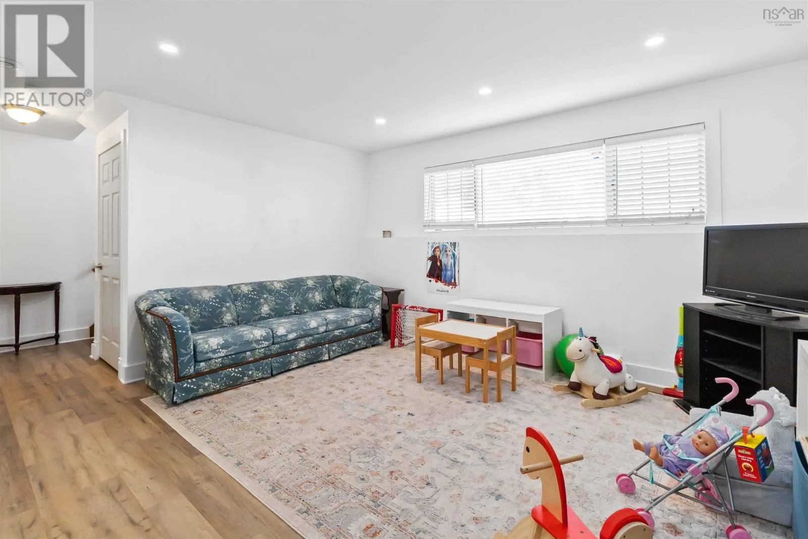 54 Windfield Crescent