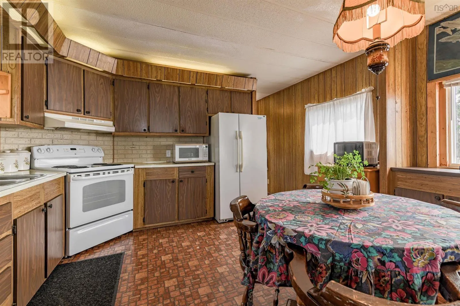 1472 Cape Split Rd Road