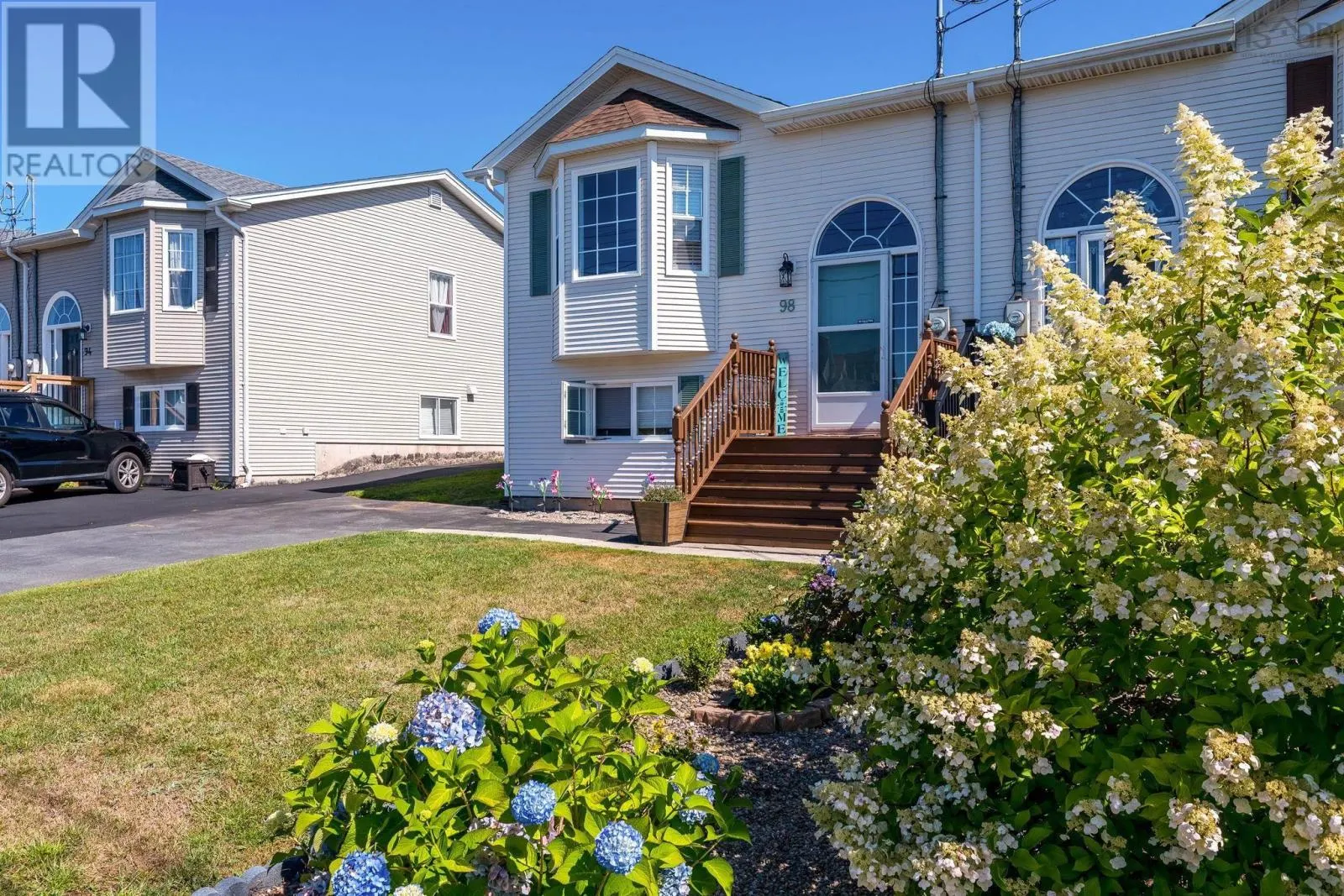 98 Vicky Crescent